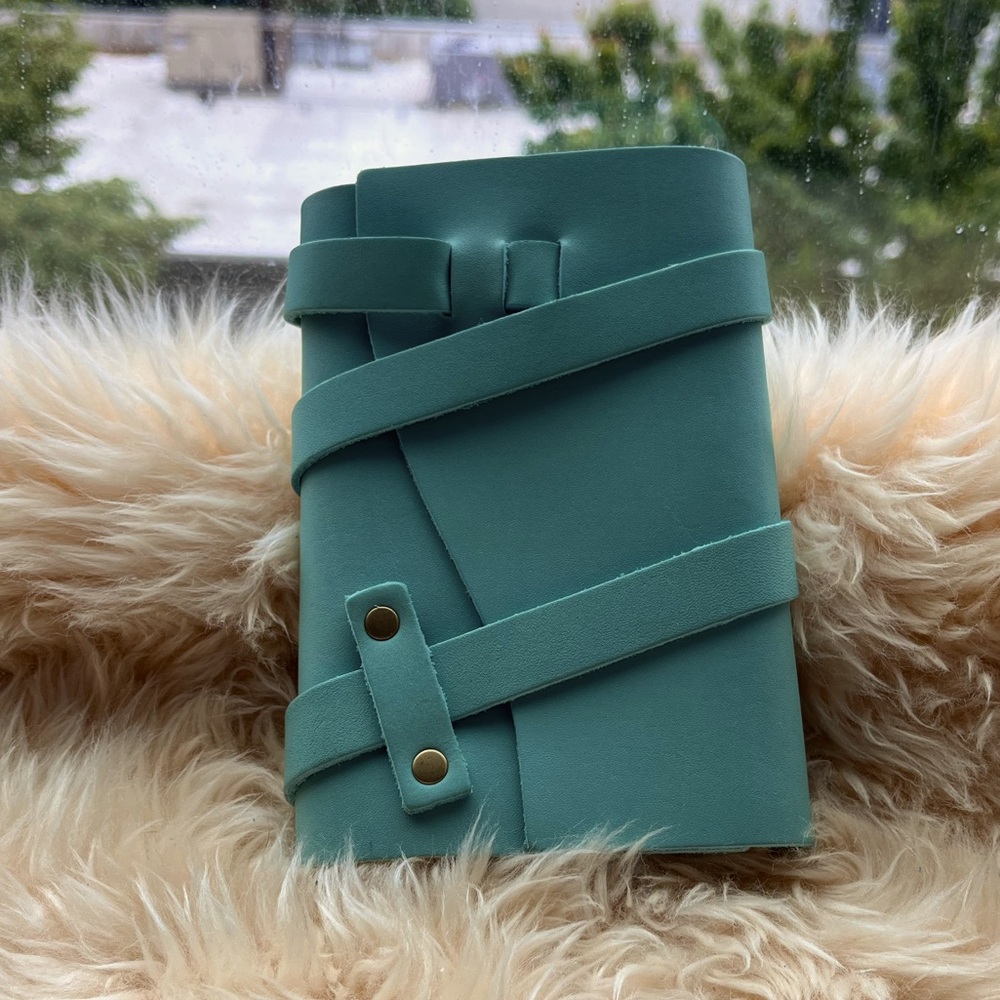 NWOT Portland Leather Goods Almost Perfect Small Leather Wrap Journal in Aqua